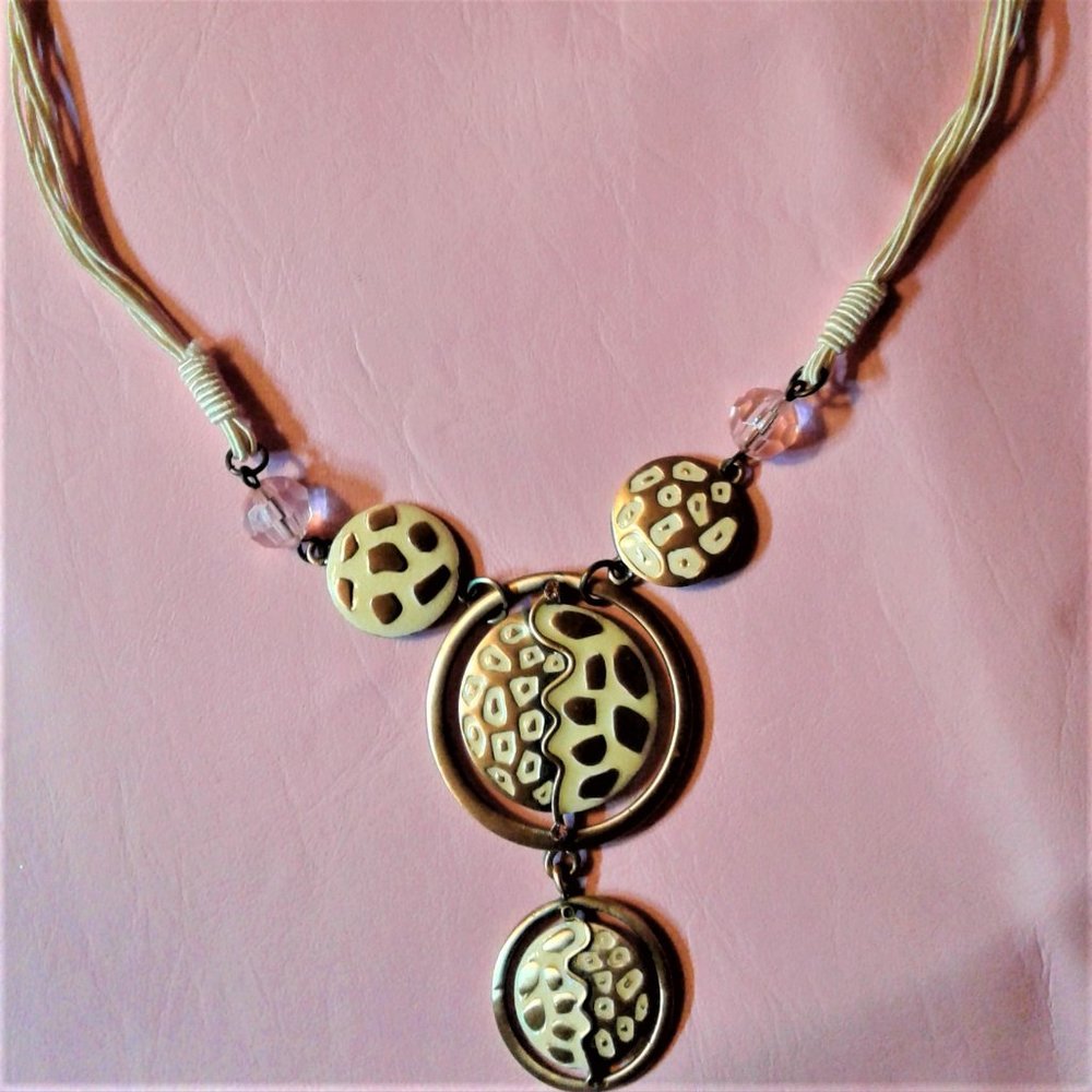 necklace - Picture 1 of 3